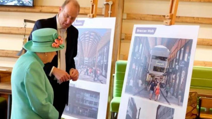 capital - resources - images - media centre - IMAGE - the queen visits the lexicon in bracknell 730x410